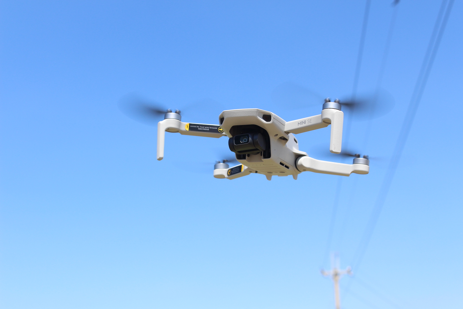 DJI Mini SE 開箱試玩：抗風能力有所提升　定價具競爭力