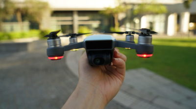 DJI Spark 置於手心