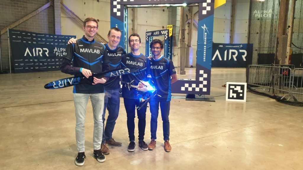 對戰 AI 操控無人機 DRL 頂尖飛手勝出 為人類爭口氣