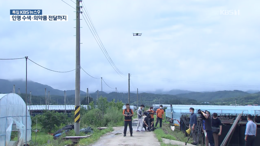 無人機在幫你! 為受困男童送哮喘藥 替警員救出持槍要脅自殺男子